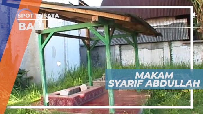 Masjid Agung Baitul Qodim, Mengunjungi Makam Syarif Abdullah di Sekitar Masjid, Bali