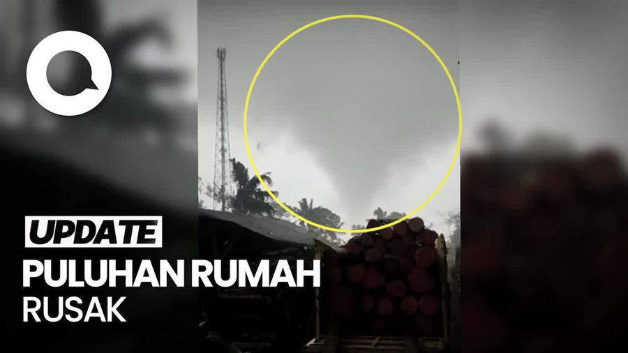 Penampakan Angin Puting Beliung Rusak Puluhan Rumah di Ciamis