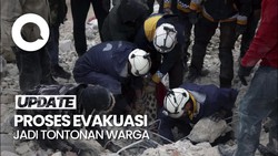 Momen Dramatis Evakuasi Bocah Suriah dari Reruntuhan, Warga Bersorak