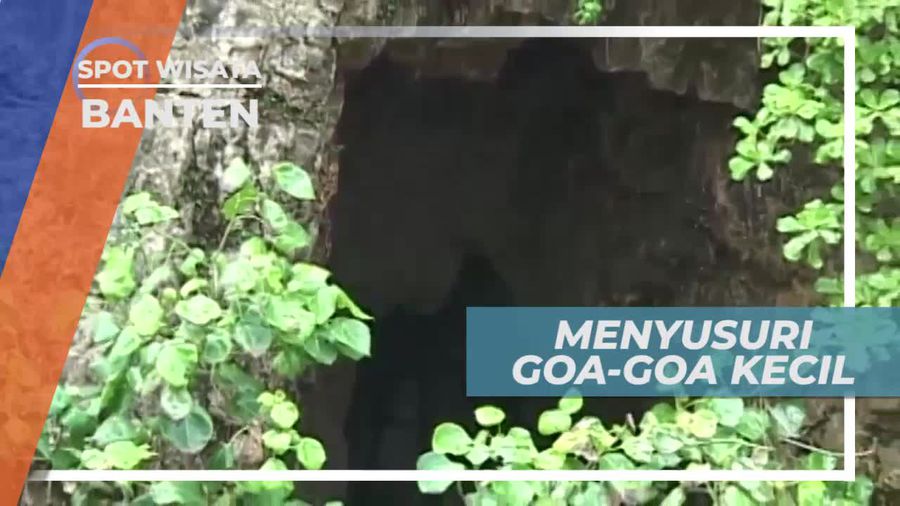 Menyusuri Goa Kecil di Tepi Pantai Sawarna Banten