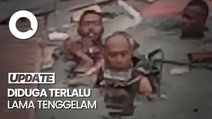Detik-detik Evakuasi Salah Satu Korban Tewas Gempa Jayapura 