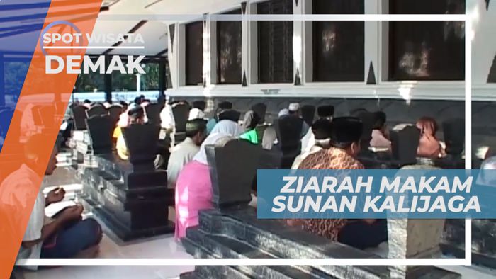 Mengunjungi Ramainya Makam Sunan Kalijaga di Kadilangu, Demak
