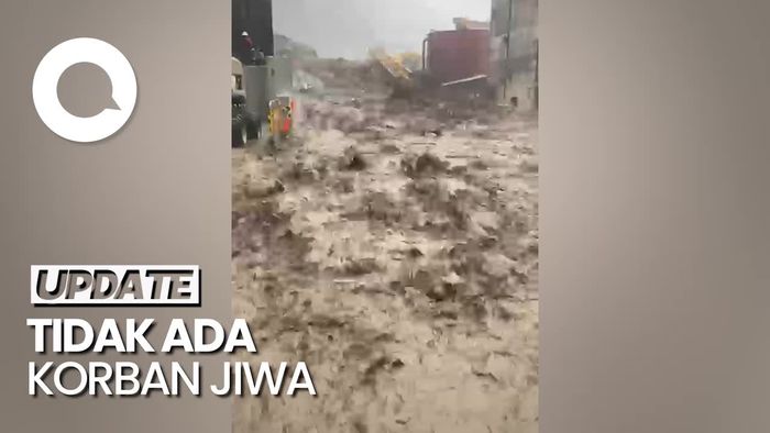 Penampakan Banjir di Freeport yang Bikin 2 Orang Hilang
