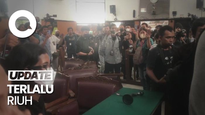 Ruang Sidang Berantakan Usai Vonis Eliezer