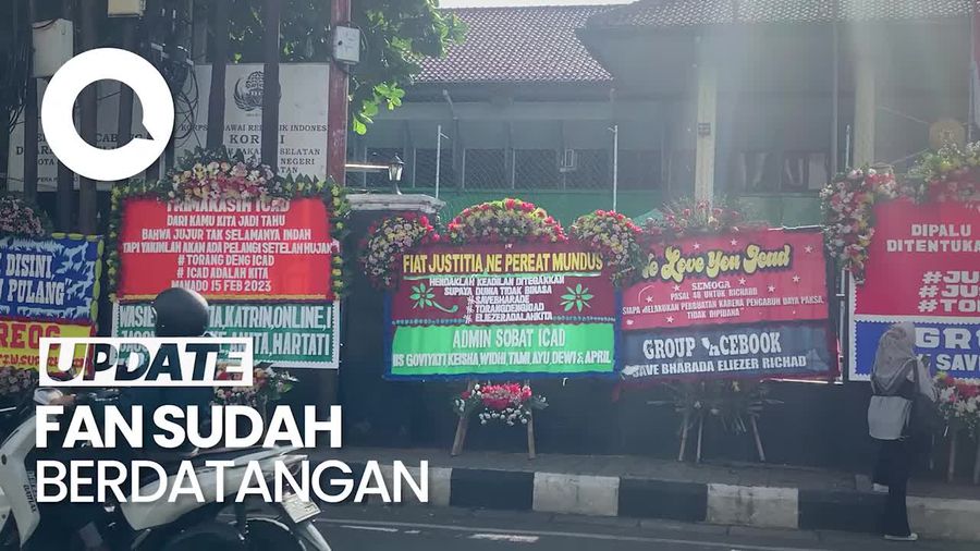Karangan Bunga Warnai PN Jaksel Jelang Vonis Richard Eliezer
