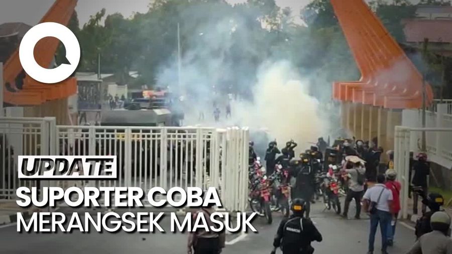 Suporter Ricuh Jelang Laga PSIS Vs Persis, Polisi Tembakkan Gas Air Mata