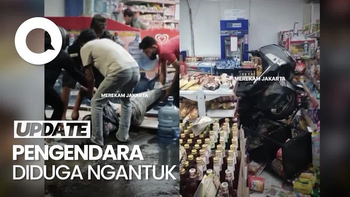 Bruk! Pengendara Motor di Jaksel Tabrak Minimarket
