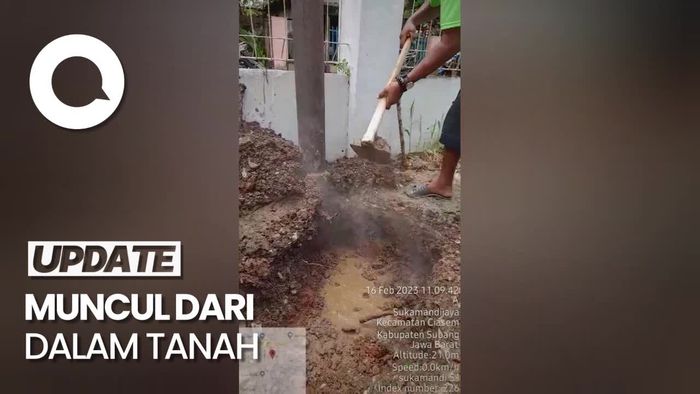 Penampakan Asap-Air Panas Muncul dari Halaman Rumah Warga di Subang