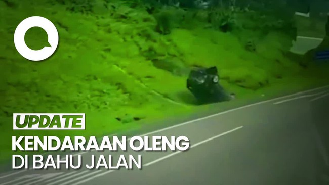 Detik-detik Innova Terguling usai Salip Truk Dari Kiri di Tol Semarang