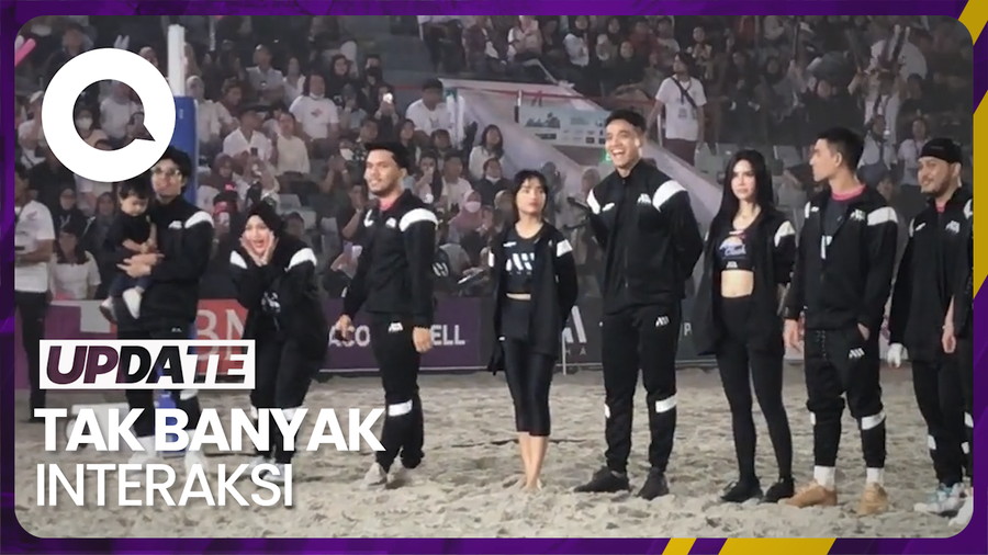 Usai Putus, Fuji dan Thariq Halilintar Main Voli Pantai Bareng