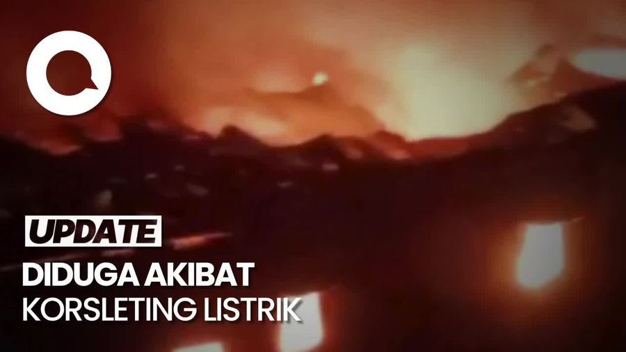 Gudang Plastik di Maros Dilalap Api