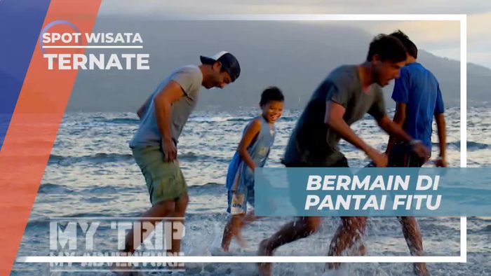 Bermain di Tepi Pantai Fitu Ternate Bersama Penduduk Lokal