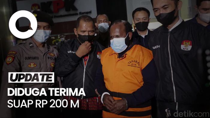 Tampang Bupati Mamberamo Tengah yang Kini Jadi Tahanan KPK