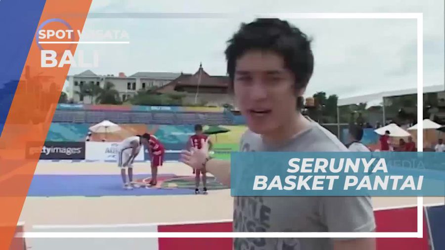 Menonton Pertandingan Basket Pantai di Bali