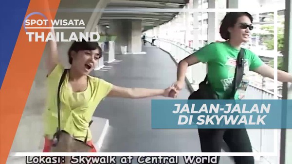 Jalan-jalan di Sky Walk Sebelum Menuju Sky Train, Thailand