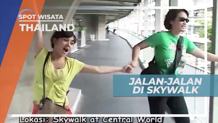 Jalan-jalan di Sky Walk Sebelum Menuju Sky Train, Thailand