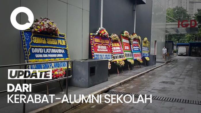 Karangan Bunga Ucapan Doa untuk David Ozora Berjejer di RS Mayapada