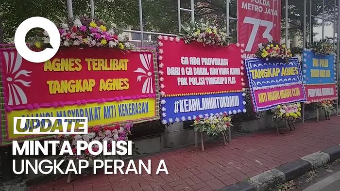Karangan Bunga Minta Polisi Tangkap Saksi A Berjejer di Polres Jaksel