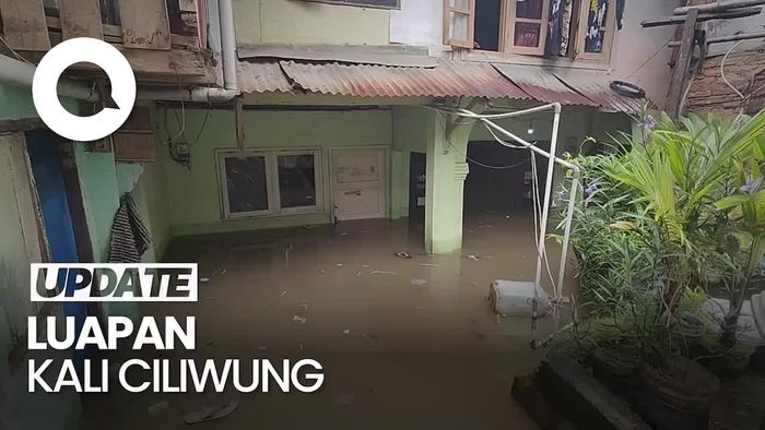 Penampakan Banjir Setinggi 1,5 M Rendam Permukiman Warga di Cawang