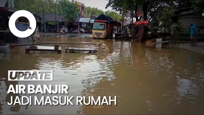 Kesal Mobil Terjang Banjir, Warga Blokir Jalan Jakenan-Winong Pati