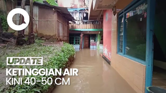 Banjir di Cawang Berangsur Surut, Warga Mulai Bersihkan Lumpur