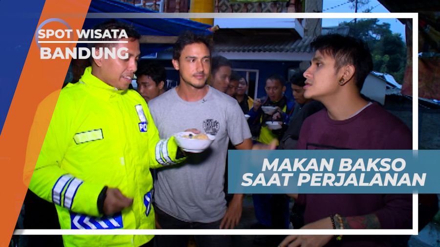 Menikmati Lezatnya Bakso Dikala Cuaca Dingin dan Hujan, Bandung