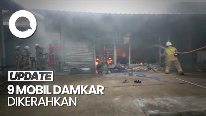 Tempat Penyimpanan Sparepart Motor di Duren Sawit Terbakar