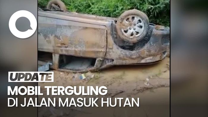 Mobil Diduga Pengedar Uang Palsu di Jambi Dirusak Warga