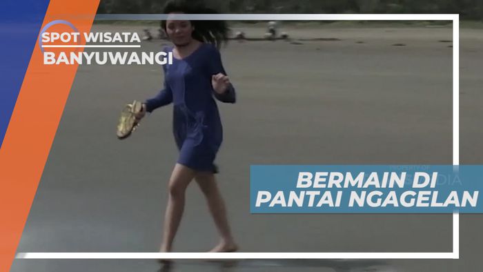 Seru-seruan Bermain Dengan Kepiting-kepiting Kecil di Tepi Pantai Ngagelan, Banyuwangi