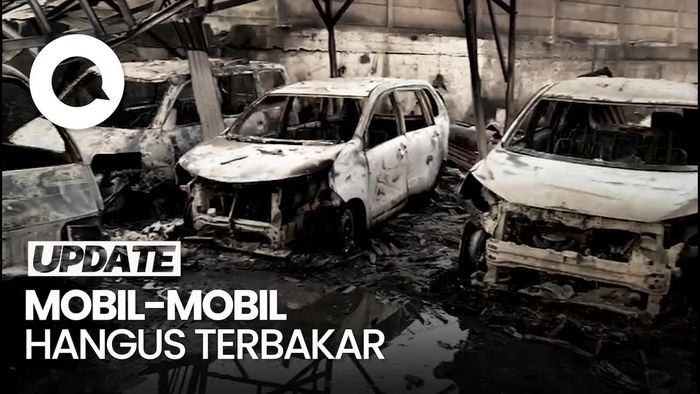 Penampakan Mobil-mobil Hangus Terbakar Akibat Kebakaran Depo Plumpang