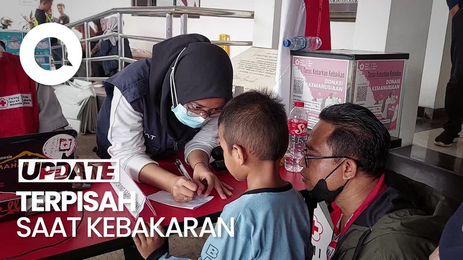 Bocah 5 Tahun Kebingungan Cari Ibunya di Pos Pengungsian Depo Plumpang
