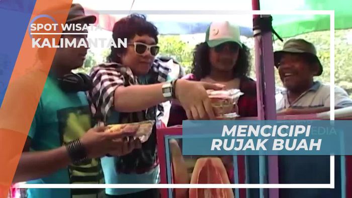 Mencicipi Kesegaran Rujak Buah Samarinda