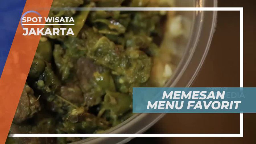 Memesan Menu Favorit Nasi Lidah Cabe Ijo, Jakarta