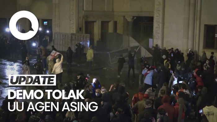 Demo di Parlemen Georgia Ricuh, Polisi Tembakkan Gas Air Mata