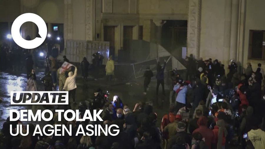Demo di Parlemen Georgia Ricuh, Polisi Tembakkan Gas Air Mata