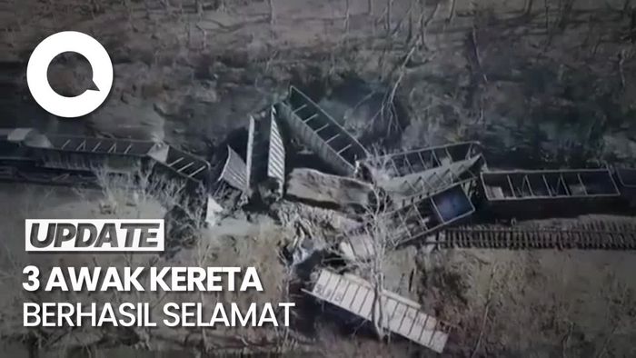 Penampakan Dari Udara Kereta Tergelincir-Jatuh ke Sungai di AS