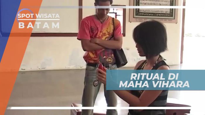 Berkunjung ke Maha Vihara Duta Maitreya Batam