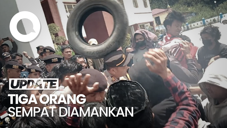 Demo Tuntut Gaji Guru-Aparat Desa di Mamasa Ricuh, Ban Bekas Dilempar!