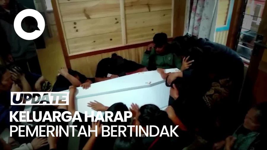 Isak Tangis Sambut Jenazah Mahasiswa Toraja Korban Penembakan KKB