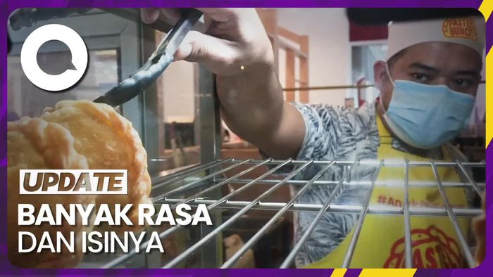 Jajanan Pastel Buncit dengan Isian Melimpah di Jaksel