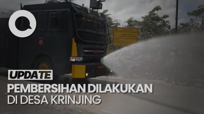Water Cannon Sapu Bersih Abu Vulkanik di Lereng Merapi