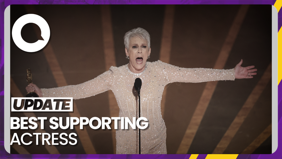 Ekspresi Bahagia Jamie Lee Curtis Menang Piala Oscar Pertama