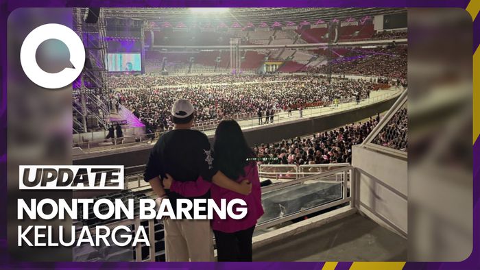 Momen Menko Perekonomian Airlangga Joget Tipis di Konser BLACKPINK