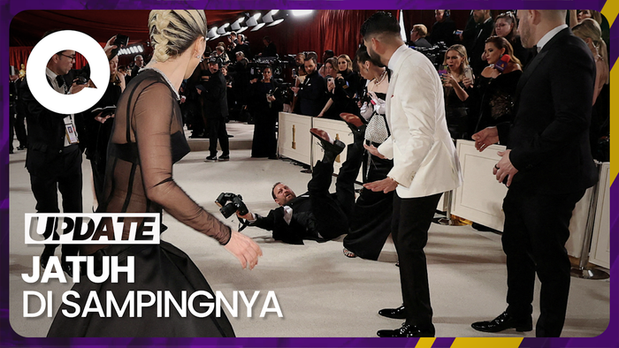 Viral Aksi Lady Gaga Bantu Fotografer Oscar yang Terjatuh