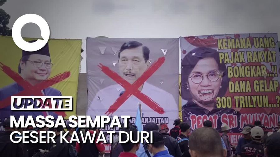 Demo Buruh Depan DPR, Ada Foto Menteri Dicoret Merah