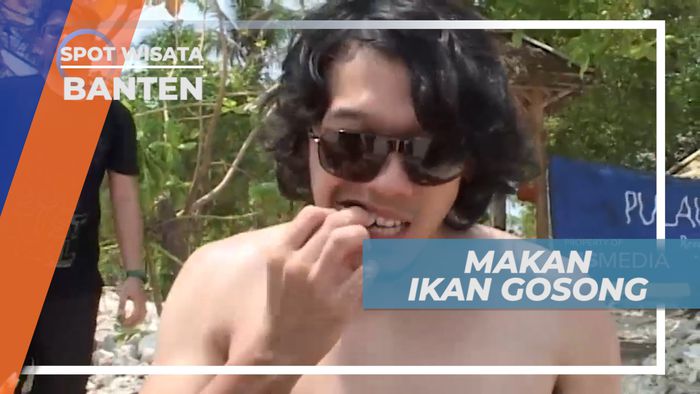 Sensasi Makan Ikan Gosong di Tepi Pantai Pulau Oar, Banten