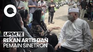 Para Pemain Bajaj Bajuri Melayat ke Rumah Duka Nani Wijaya