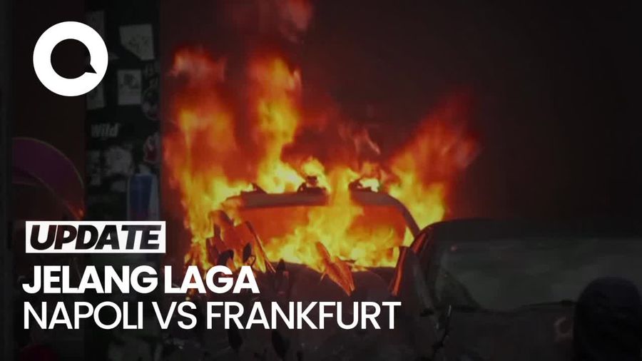 Pendukung Frankfurt Bentrok Lawan Polisi di Naples