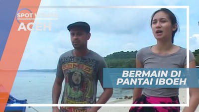 Seru-seruan Habiskan Waktu Bermain di Pantai Iboeh, Aceh