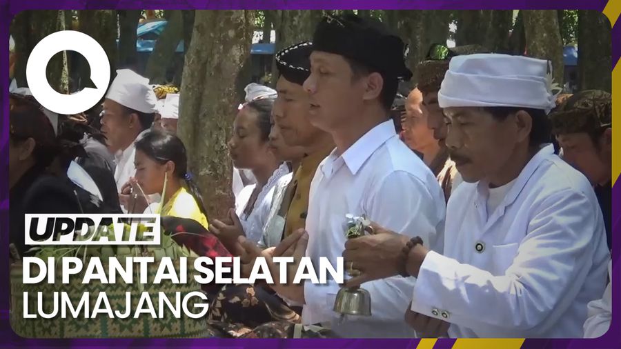 Jelang Nyepi, Ribuan Umat Hindu Suku Tengger Gelar Upacara Melasti